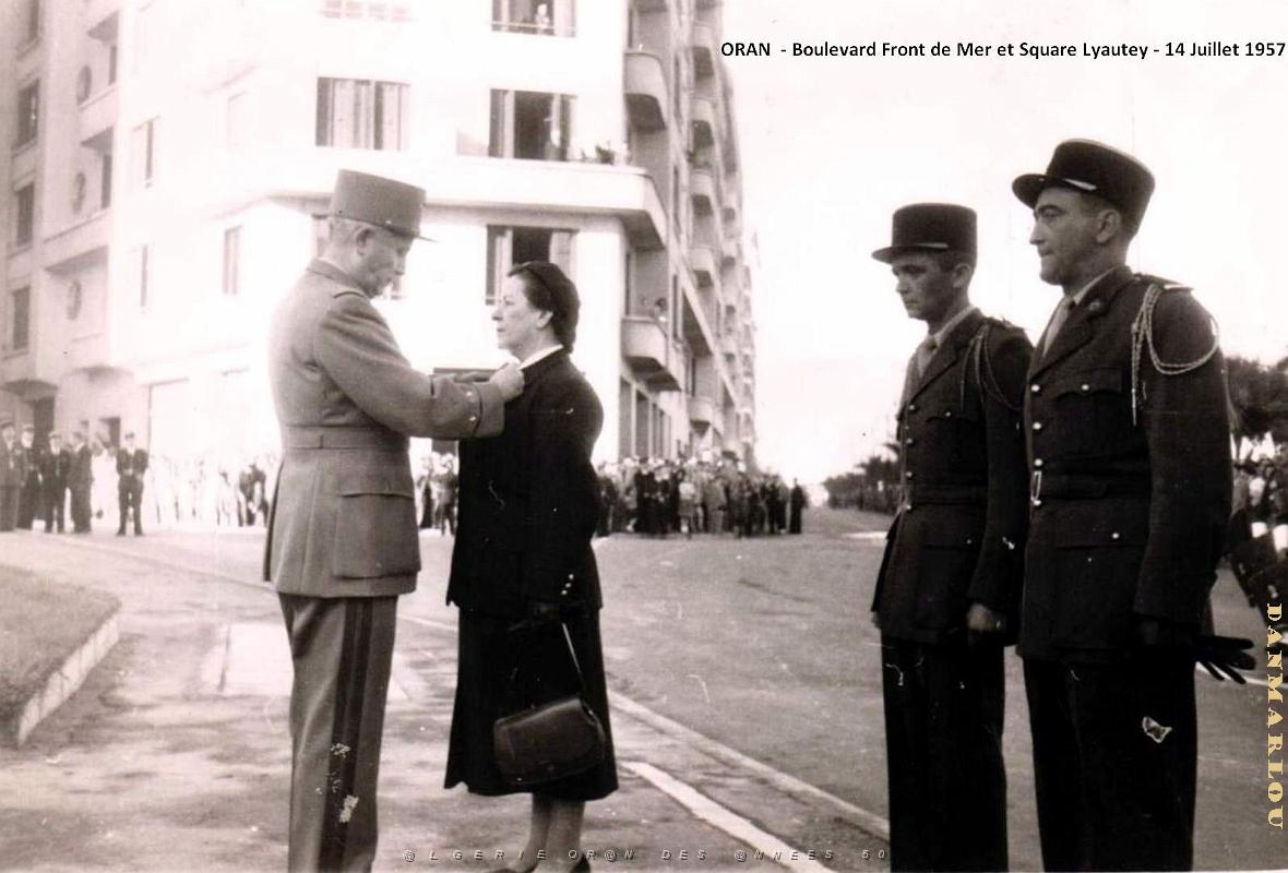 Oran - Boulevard Front de Mer - Square Lyautey - 14 Juillet 1957.jpg